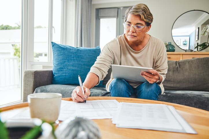 A woman tax planning for Inherited IRAs